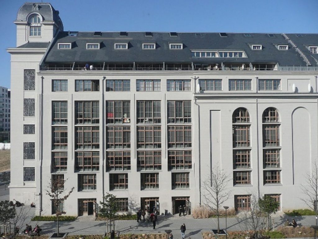 L’attribut alt de cette image est vide, son nom de fichier est PARIS-CITE-GRAND-MOULIN-1024x769.jpg.